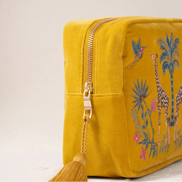 Wild Giraffe Palm Washbag - Yellow - Image 3