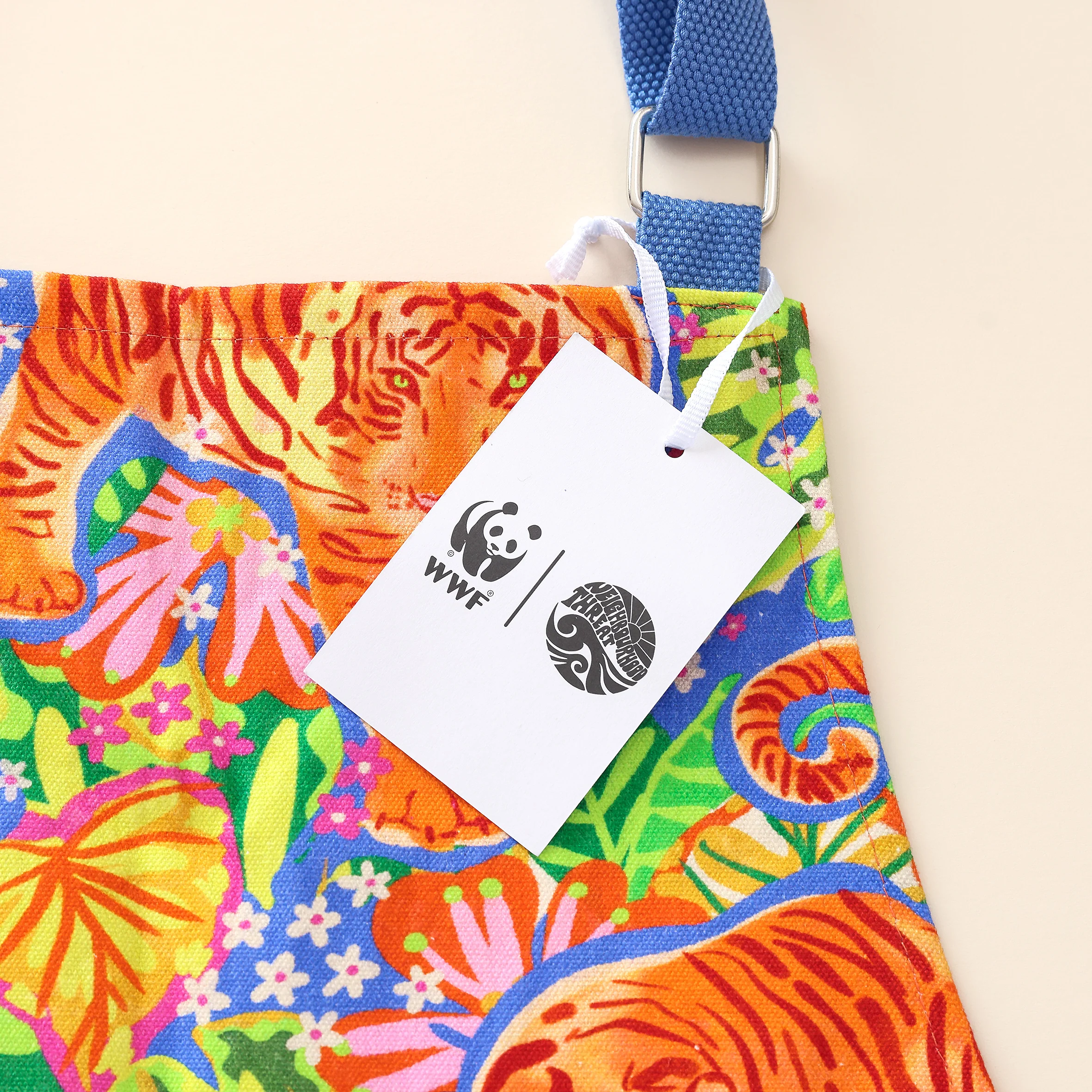 WWF Jungle Roar Apron - Image 6
